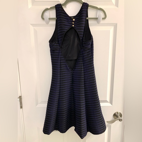 GUESS • Sleeveless Purple Minidress - Picture 3 of 13